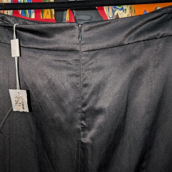 TSE Black Skirt. Size 10 Silk& Cotton. Pleats. Back zip. CLASSIC BEAUTY - Picture 8 of 8